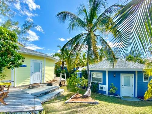 The Sunset Cove And Rainbow Room in Alice Town (Central Eleuthera)