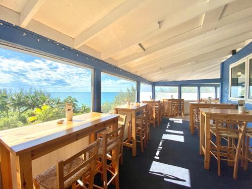 Restaurant, The Sunset Cove And Rainbow Room in Alice Town (Central Eleuthera)