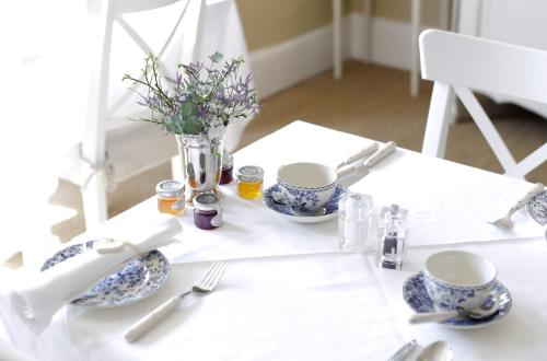 Vybavení, Brindleys in Bathwick