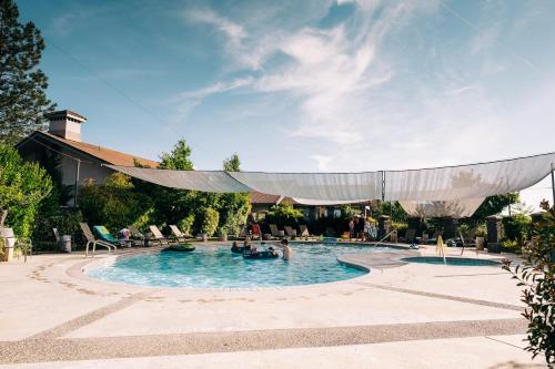Piscina, Sierra Meadows in Ahwahnee (CA)