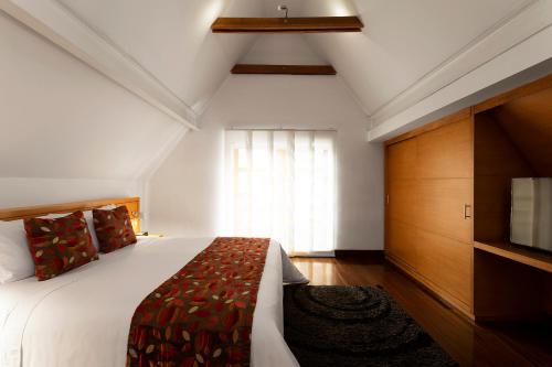 273362975 Hotel bh La Quinta