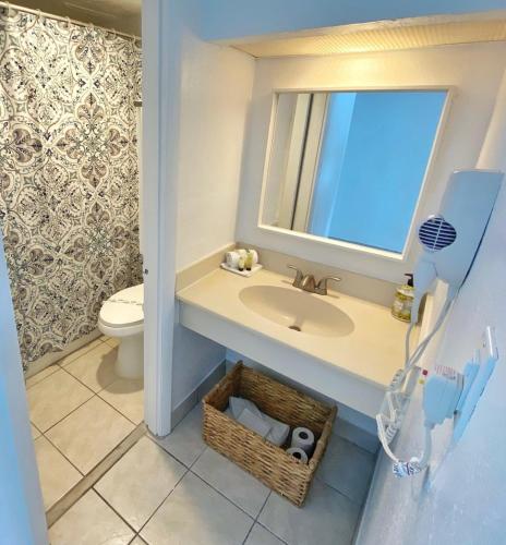 Pirates Cove Resort Studios! - image 2