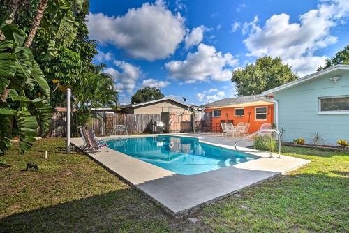 6 Mi to Beaches Seminole Retreat with Pool in 사라소타 브래든턴 국제공항