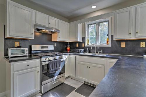 Modern Bushkill Home with Deck - 7 Miles to Falls! - image 5