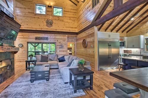 Large Luxury Cabin Game Room Fire Pit Deck - main image
