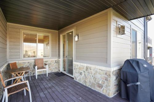 Gorgeous 3-Bedroom Huntsville, Utah Vacation Rental near Pineview Reservoir 21