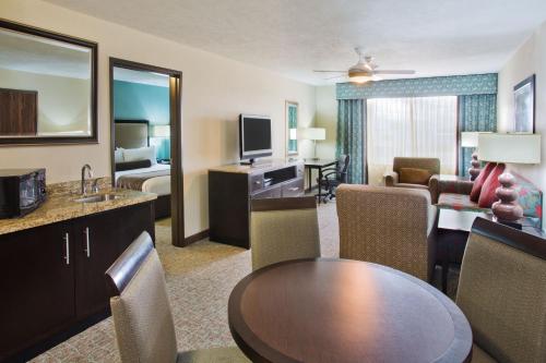 Crowne Plaza Anchorage-Midtown