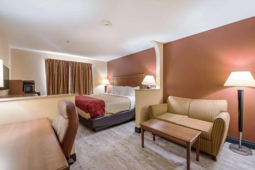 Econo Lodge Inn & Suites Little Rock SW