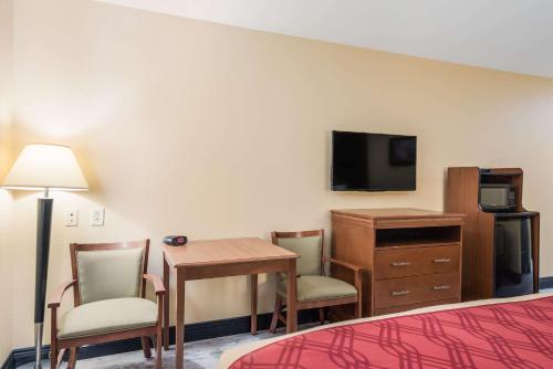 Econo Lodge Inn & Suites Little Rock SW