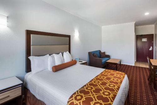 Rodeway Inn & Suites - Pasadena