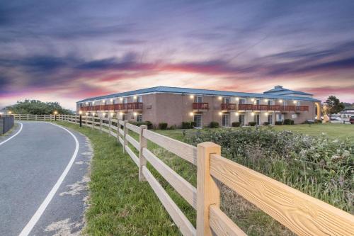 Quality Inn & Suites Redwood Coast - image 2