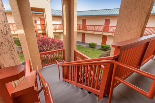 Quality Inn & Suites Redwood Coast