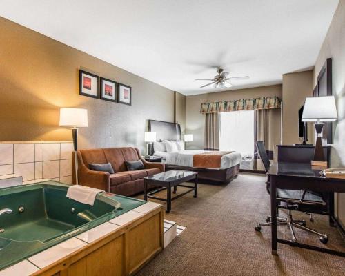 Comfort Suites Bakersfield