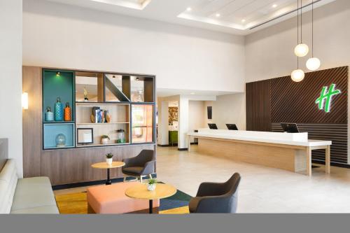 Holiday Inn & Suites Oakland - Airport by IHG