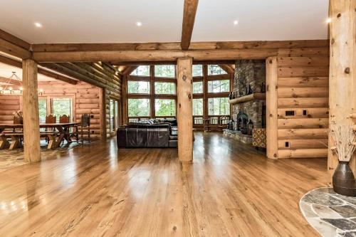 Large Luxury Lakefront Cottage Calabogie