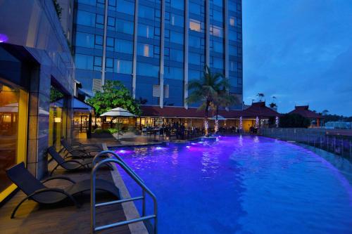 크라운 플라자 코치 바이 IHG - 수영장
