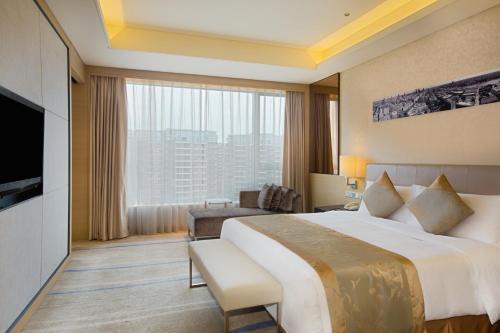 273388532 Crowne Plaza Guangzhou Huadu by IHG - Free Shuttle bus between hotel to Exhibition Center During Canton Fair