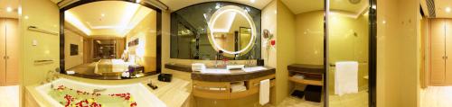 273388533 Crowne Plaza Guangzhou Huadu by IHG - Free Shuttle bus between hotel to Exhibition Center During Canton Fair