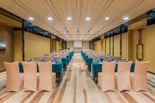273388542 Crowne Plaza Guangzhou Huadu by IHG - Free Shuttle bus between hotel to Exhibition Center During Canton Fair