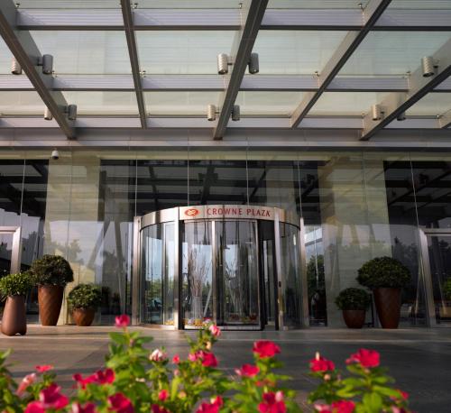 273388545 Crowne Plaza Guangzhou Huadu by IHG - Free Shuttle bus between hotel to Exhibition Center During Canton Fair