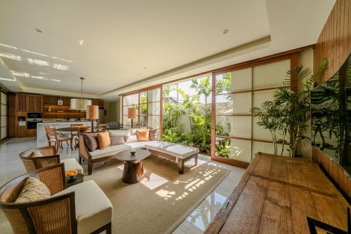 Five-Bedroom Villa with Private Pool image 4