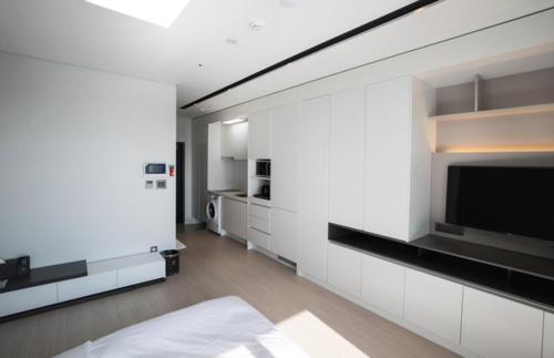 Family Room with Mountain View