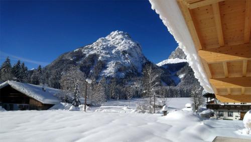 ทัศนียภาพ, Alpenchalet im Leutaschtal in ไรน์ดเลา