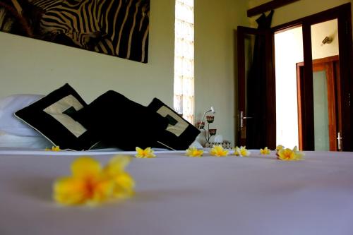 Twin Island Villas & Dive Resort Room Type - Deluxe Double Room with Sea View