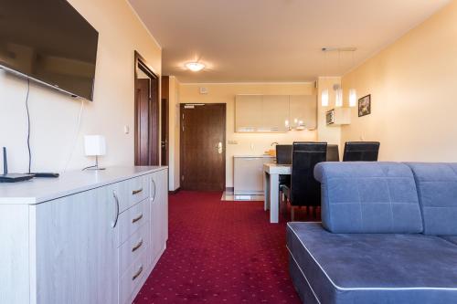 2 twin beds, 1 sofa bed