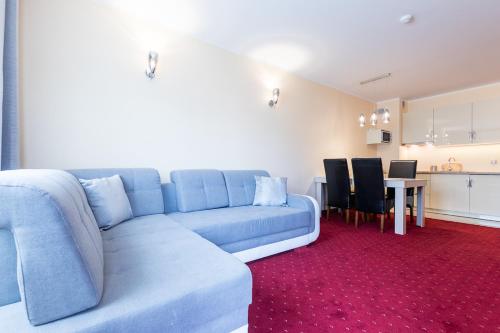 2 twin beds, 1 sofa bed