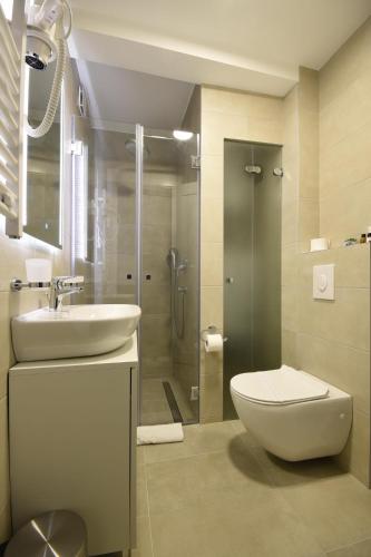 Hotel LoRa – Belgrade, NY