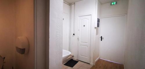 Душ, Le Coffice Auberge de Jeunesse in 13th - Place d'Italie