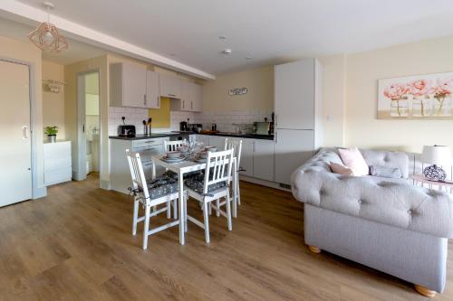 Apartment 9 Isabella House Aparthotel By RentMyHouse - image 7