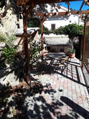  Apricot House in Roccascalegna