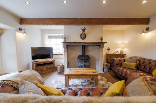 5 Star Cottage on the Green with Log Burner - Dog Friendly