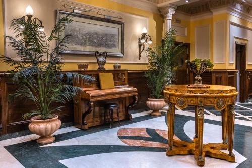 Létesítmények, Reina Cristina Hotel in Granada