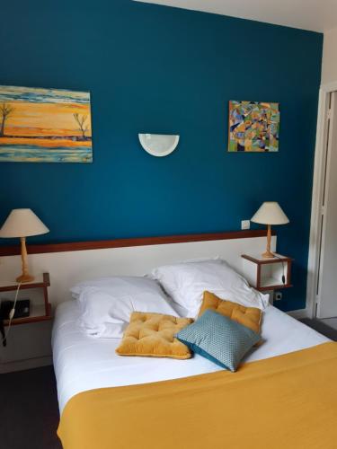 2 twin beds