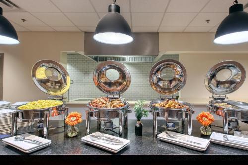 Holiday Inn Hotel & Suites Atlanta Airport-North