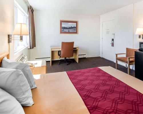 King Room - Non-Smoking room in Econo Lodge Colorado Springs Downtown