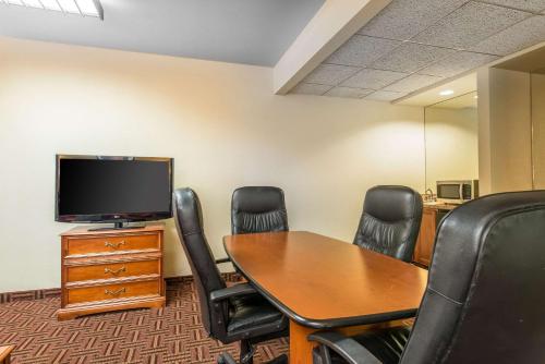Quality Inn Colorado Springs South - image 4