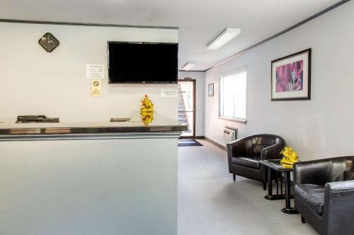 Rodeway Inn Groton - image 14