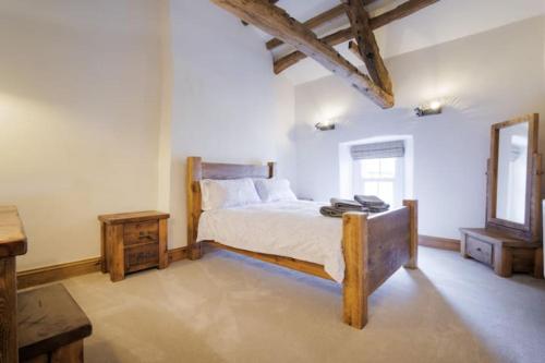 5 Star Cottage on the Green with Log Burner - Dog Friendly