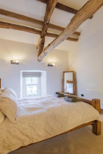 5 Star Cottage on the Green with Log Burner - Dog Friendly