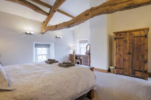 5 Star Cottage on the Green with Log Burner - Dog Friendly