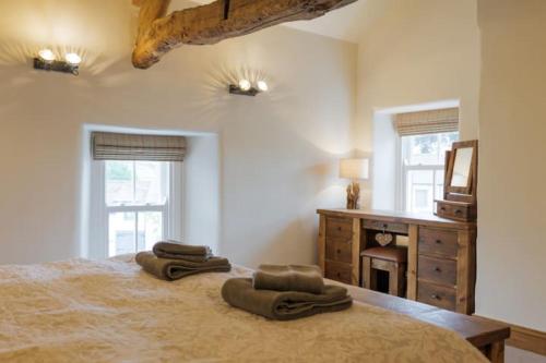 5 Star Cottage on the Green with Log Burner - Dog Friendly