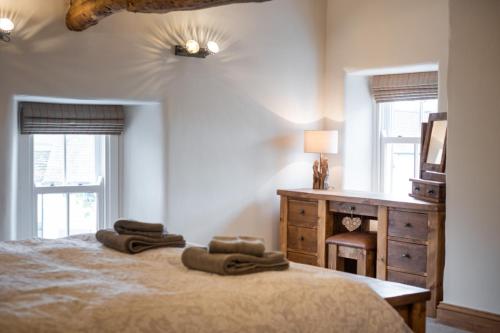 5 Star Cottage on the Green with Log Burner - Dog Friendly