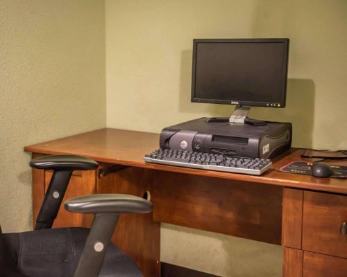 Suburban Extended Stay Hotel near Panama City Beach - image 8