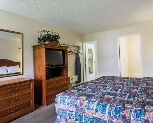 Rodeway Inn Maingate - image 12