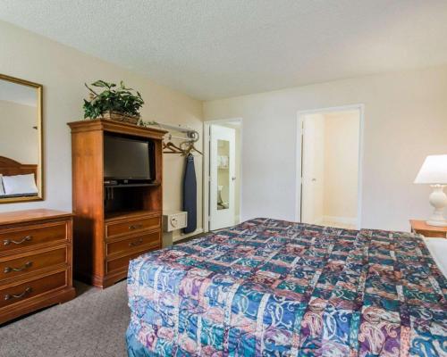 Rodeway Inn Maingate - image 14