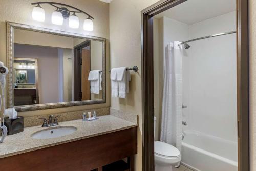 Comfort Inn & Suites in Blue Ridge, USA